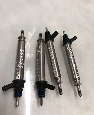 Mercedes-Benz CLA C117 X117 W117 Fuel injector A2560700187