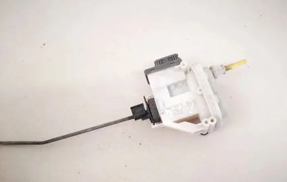 Volkswagen PASSAT B4 Central locking vacuum pump 3A0862153