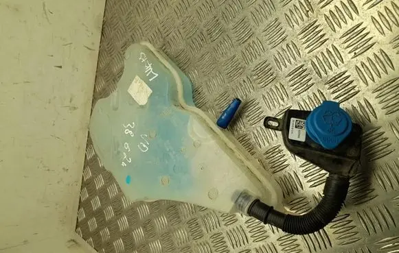 BMW M4 G82 G83 Windshield washer fluid reservoir/tank 9502227