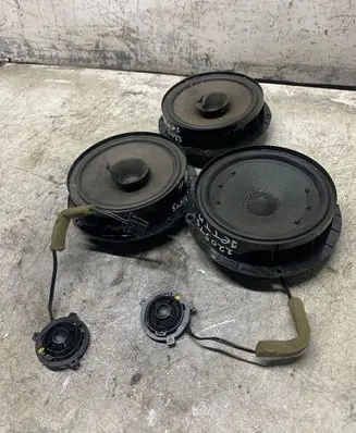 Volkswagen Jetta VI Audio system kit 5C6035411