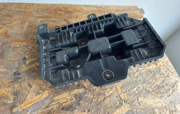 Hyundai Santa Fe Battery tray 37150S1100