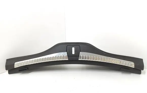 Trunk/boot sill cover protection