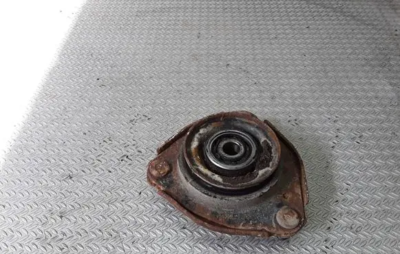 Toyota RAV 4 (XA20) Front upper strut mount 