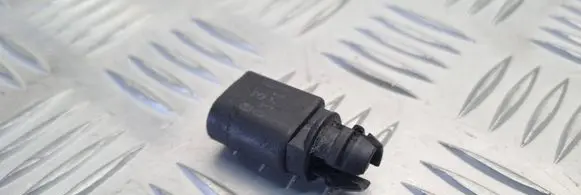 Volkswagen PASSAT B7 Outside/exterior temperature sensor 8Z0820535 PA66A