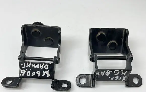 Tailgate/trunk/boot hinge