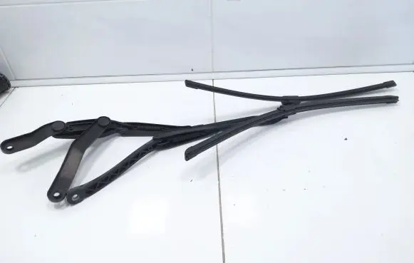 Mercedes-Benz E W212 Front wiper blade arm A2128200944