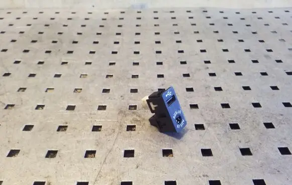 BMW 3 F30 F35 F31 AUX in-socket connector 84109229246 9229246