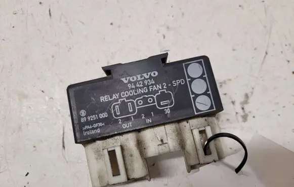 Volvo C70 Coolant fan relay 9442934 899251000