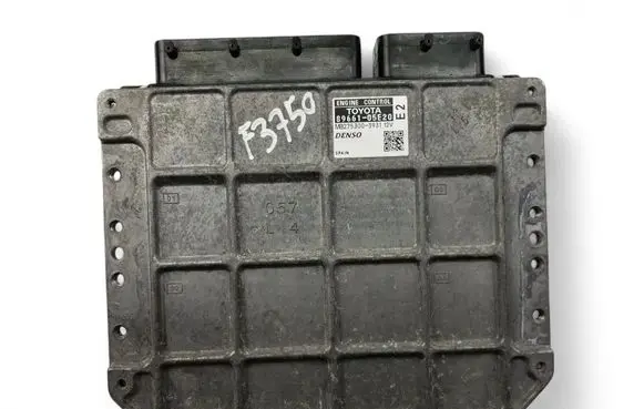 Toyota Avensis T270 Engine control unit/module ECU 8966105E20