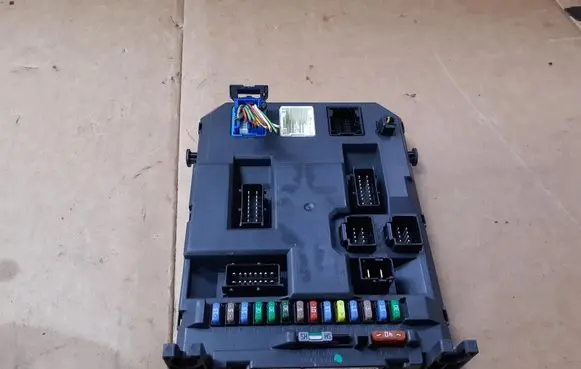 Nissan Pathfinder R51 Fuse box set 9664983480