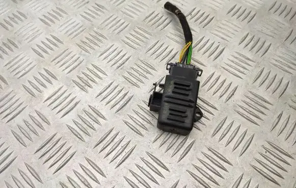 Volkswagen Transporter - Caravelle T5 Seat heating relay 1K0959772