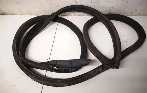 Peugeot RCZ Rubber seal front coupe door YM18500180