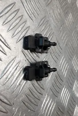 Lexus GS 300 350 430 450H Windshield washer spray nozzle 