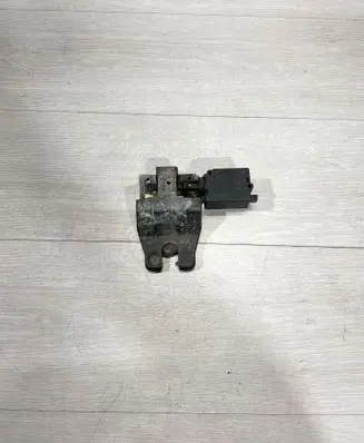 BMW 5 E39 Tailgate/trunk/boot lock/catch/latch 8168892