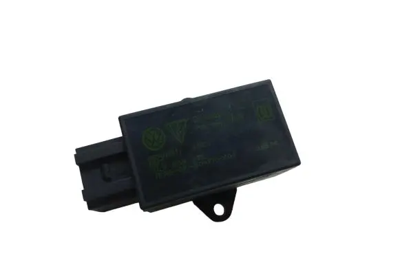 Volkswagen Golf V Seat heating relay 7L0959772