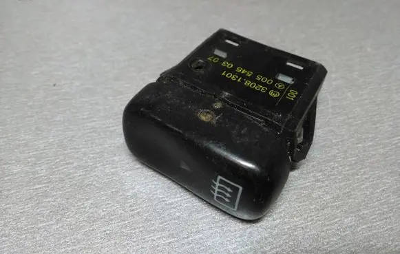 Mercedes-Benz Vito Viano W638 Windscreen/window heater switch 0055450307 32081301