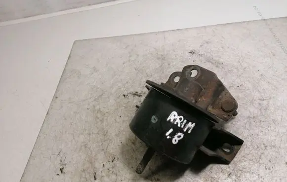 Nissan Primera Engine mount bracket