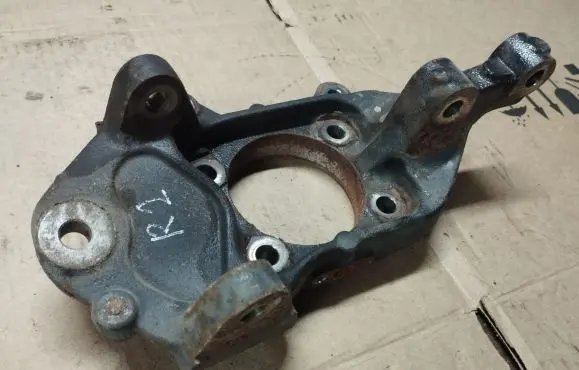 Rear wheel hub spindle/knuckle