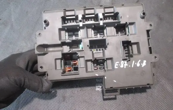 BMW 1 E81 E87 Fuse module 9119444 18232000000A 90128990