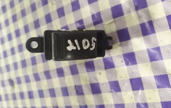 Nissan X-Trail T30 Electric window control switch