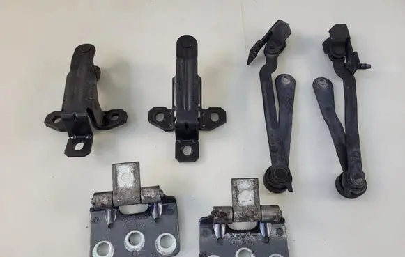 Volvo XC90 Tailgate/trunk/boot hinge 30674732 30636912 30674750