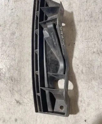 Volkswagen Touran I Front bumper mounting bracket 1T0807890A
