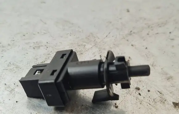 Mercedes-Benz Vito Viano W447 Clutch pedal sensor A0065451014