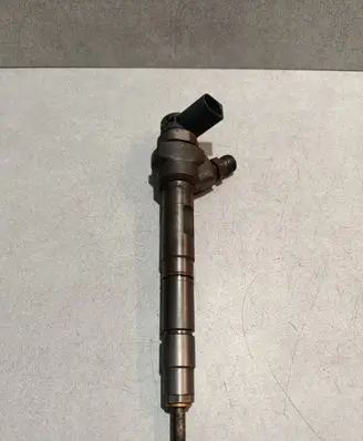 Volkswagen PASSAT B7 Fuel injector 03L130277J 160917