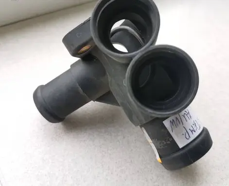 Volkswagen Transporter - Caravelle T4 Engine coolant pipe/hose 037121132B