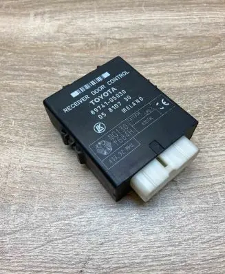 Toyota Avensis T220 Door control unit/module 8974105030 05810730