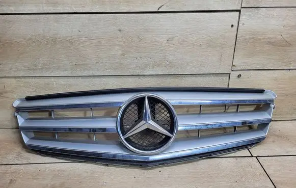 Mercedes-Benz B W246 W242 Front bumper upper radiator grill A2048800023