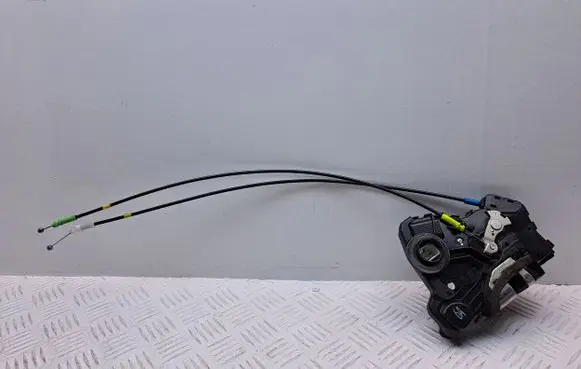 Toyota Auris 150 Front door lock 6904002210 6971002070