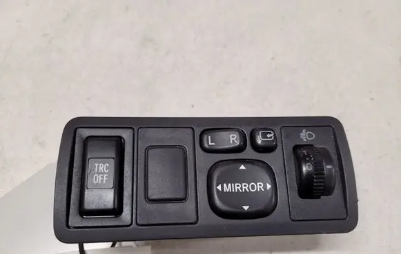 Toyota Avensis T250 Wing mirror switch