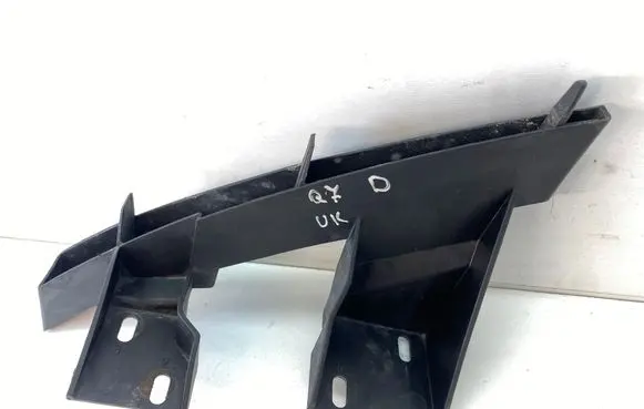 Audi Q7 4L Front bumper mounting bracket 4L0807334