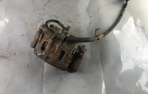 KIA Sorento Front brake caliper
