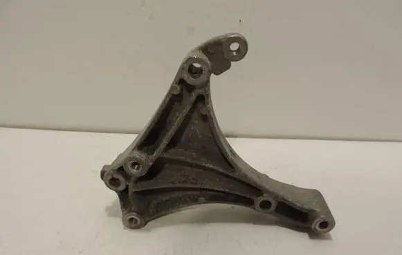 Opel Astra J Generator/alternator bracket 55568857