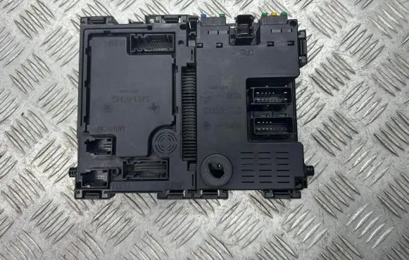 Peugeot 206 Comfort/convenience module 9626460880 S105872300G