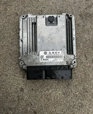 Volkswagen Tiguan Engine control unit/module 03L906022HM 0281015236