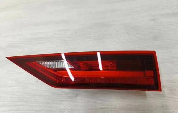 Tailgate rear/tail lights