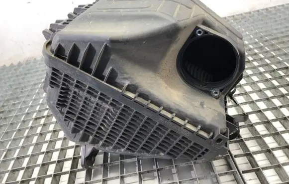 Hyundai Santa Fe Air filter box 281002W300
