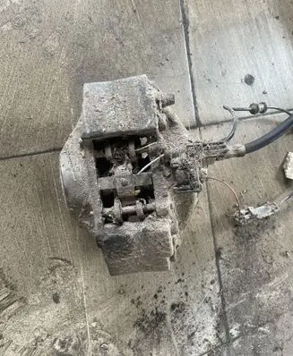 Mercedes-Benz ML W163 Rear brake caliper