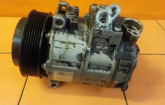 Mercedes-Benz C W204 Air conditioning (A/C) compressor (pump) A0022304911