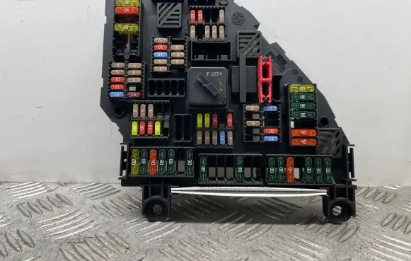 BMW 5 F10 F11 Fuse module 9252813