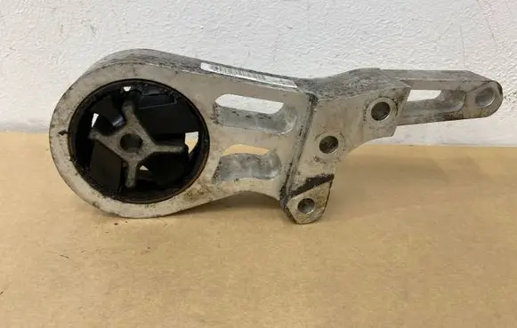 Volvo V40 Engine mount bracket P31325048