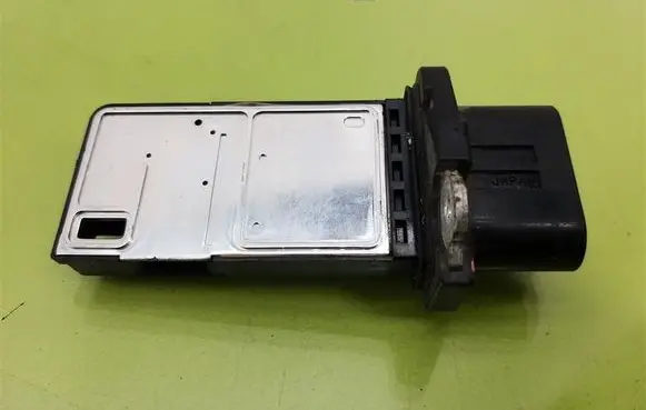 Chevrolet HHR Mass air flow meter 12576410