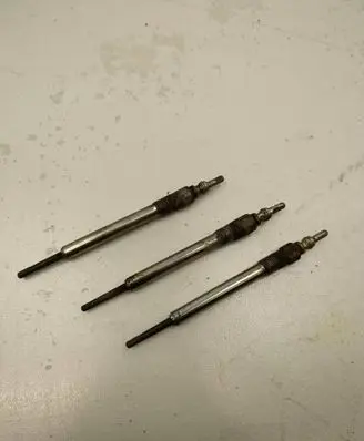 Volkswagen Golf VI Glow plug 03l963319a