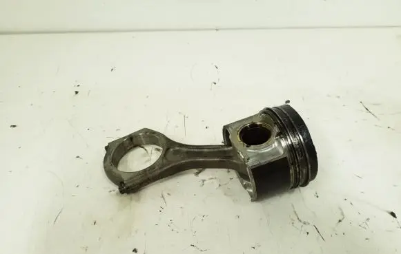 Subaru Outback Piston with connecting rod