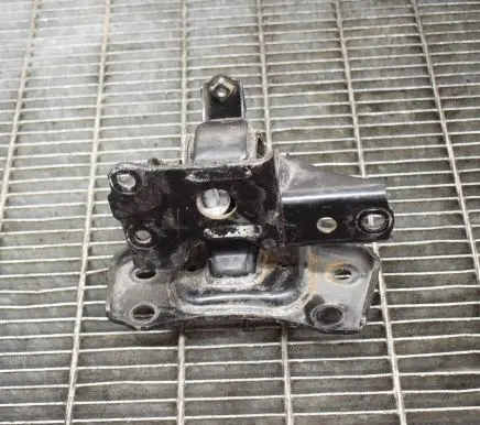 Toyota Prius+ (ZVW40) Engine mount bracket