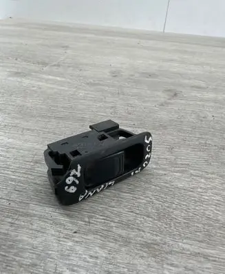 Suzuki Liana Electric window control switch 3799575F0