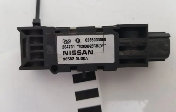 Nissan Micra Airbag deployment crash/impact sensor 0285003060
